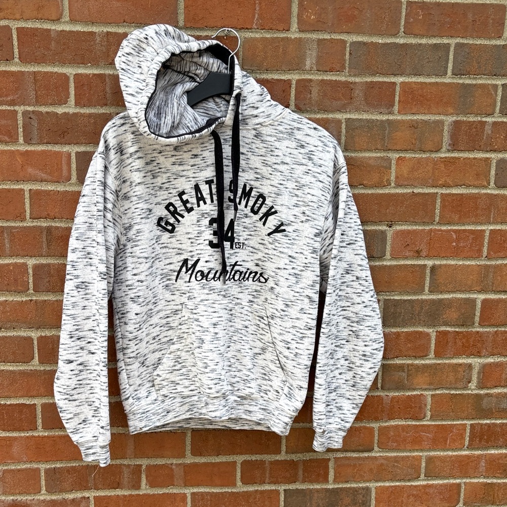 EUC Sz S Pacific & Co. Great Smoky Mountains Hoodie black/white heather